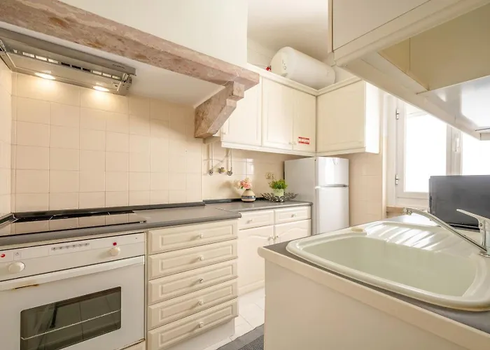 Guestready - Lisbon's Charme Rouge דירה ליסבון